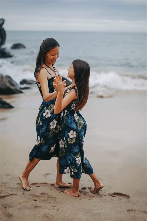 mom daughter photoshoot|Top 10 Mom and Daughter Photo Ideas & Poses .